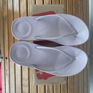 NWT FitFlop Women’s Iqushion Ergonomic Flip Flop - Size 5